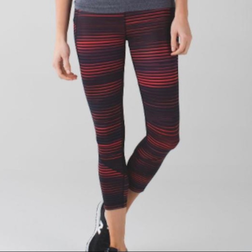 Lululemon Rival Crops - Picture 2 of 7